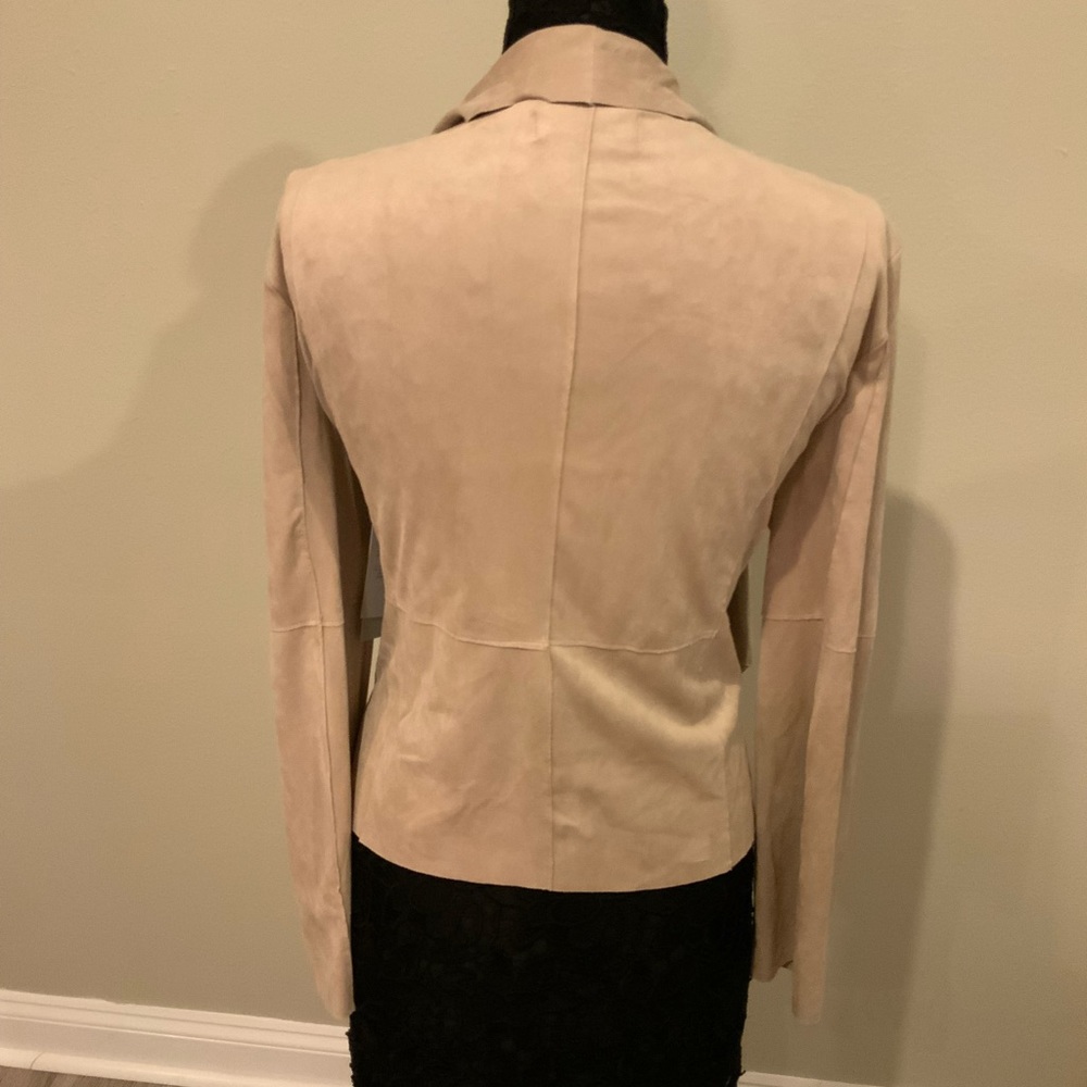 Beautiful jacket - Picture 3 of 8